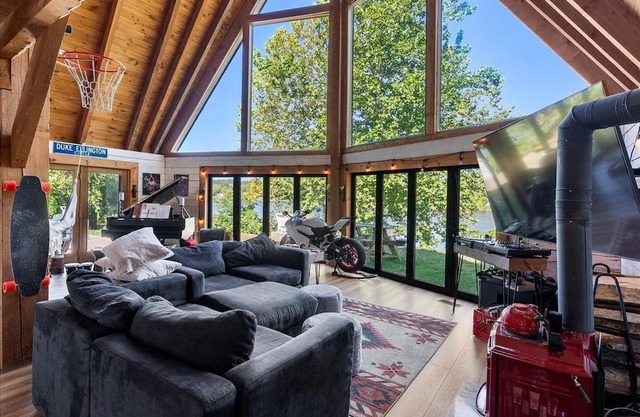Pet-Friendly Vacation Rental w/Lake Access