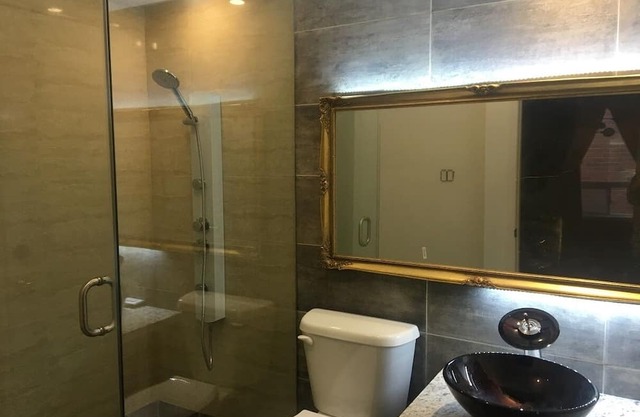 Charming 1-bedroom in a house in Vaughan with AC