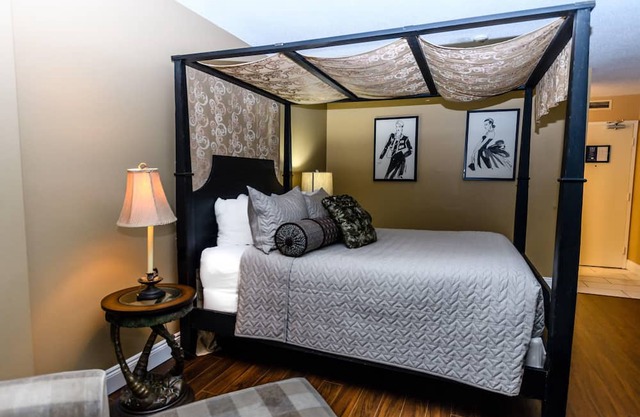 1 Queen Bed – Room 5 - Hearthstone Inn Boutique Hotel Halifax – Dartmouth