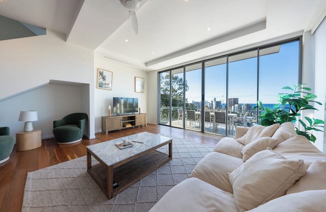 Oceanviews Villa - Pet-friendly, 3-Storey Home with Panoramic Ocean Views!