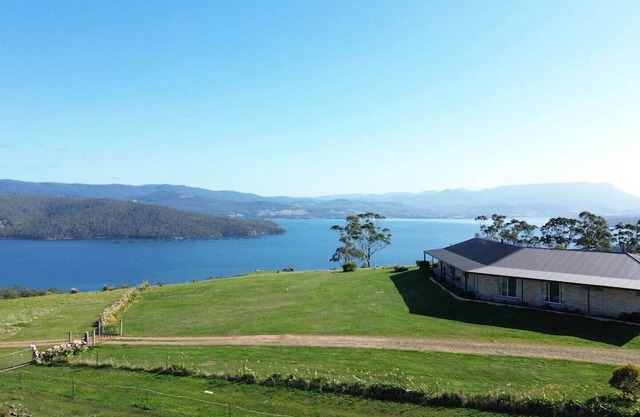Bruny Horizon - Where the Country meets the Sea