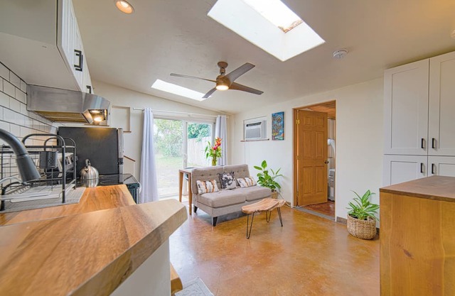 Shaka Shack Maui-Ideal Paia location! Clean Bright 1 bdrm 1 bath ohana with AC