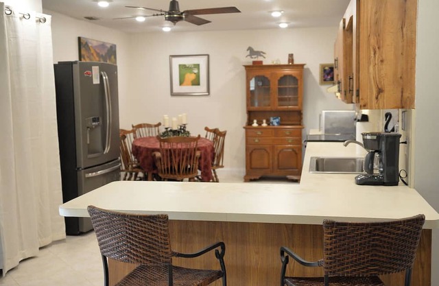 My Happy Place: Spacious 4-bedroom house with AC in Loxahatchee Groves