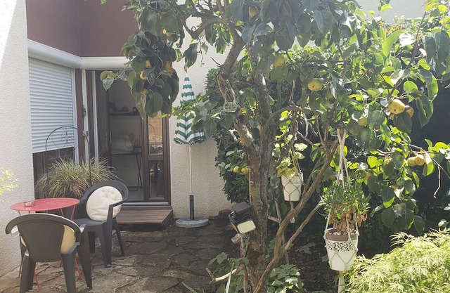 Room with independent access and kitchenette