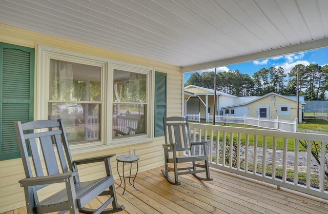 Marvelous Manning - 4Bdr + Game Room +Waterfront!