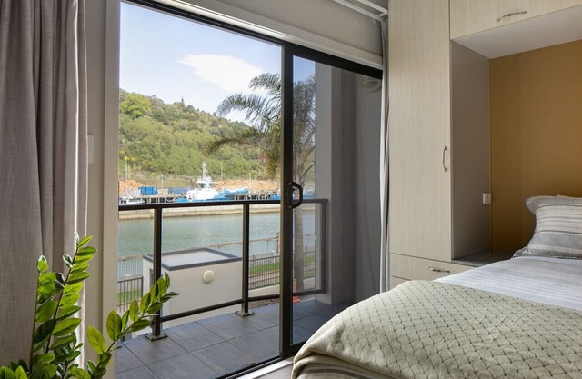 Studio Apartment 600m to CBD