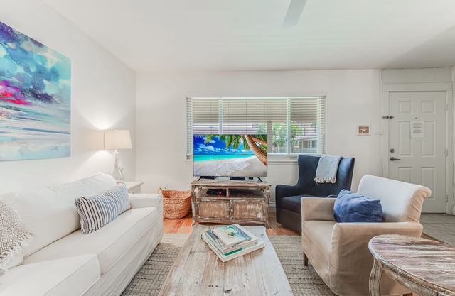 Roomy 1 BDRM Large Pool w/a Private Courtyard and a 5 Min Walk to the Beach