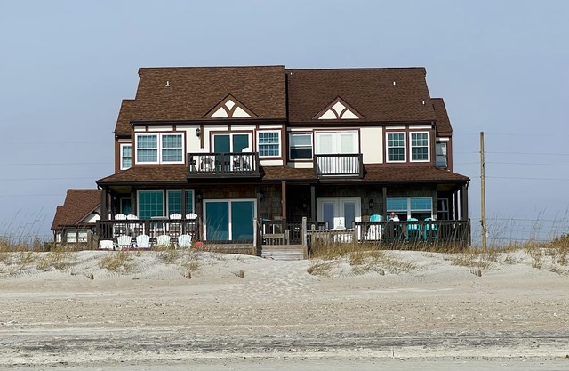 Beautiful Oceanfront Beach Townhouse