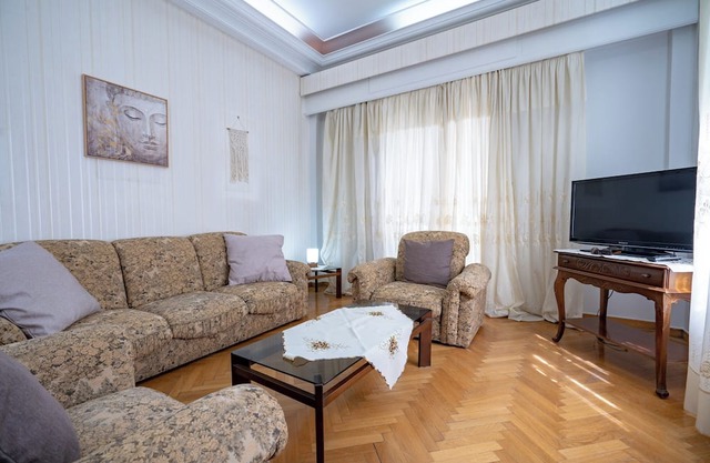 Retro 2-Bdrm House Near Metro in Heraklion by ΜΡS