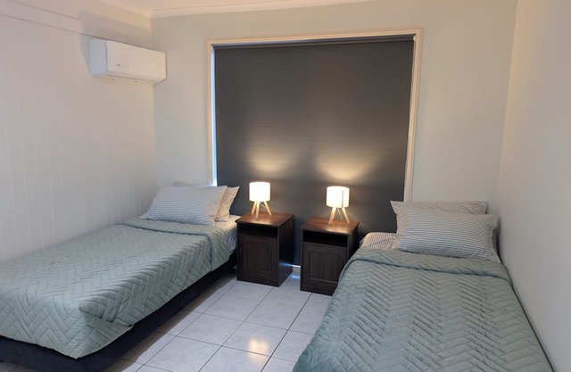 Spacious 7-Bedroom Retreat with Private Pool and near Theme Parks & Beaches
