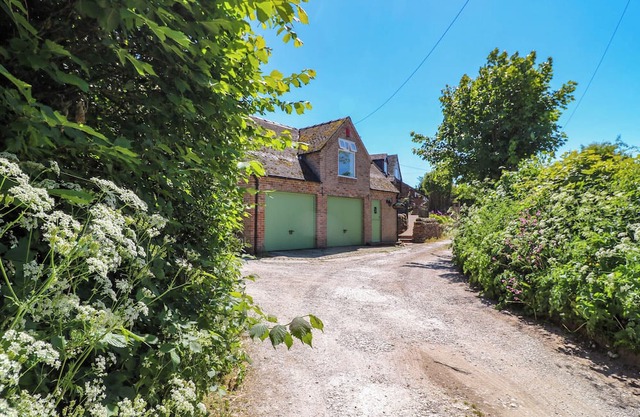 ROSTON RETREAT, romantic in Rocester