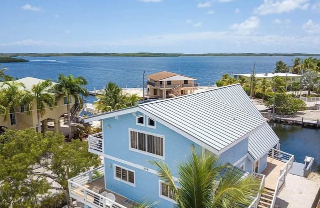 Large Ocean Front, Loft House with 3 beds, 2 baths in Key Largo with Boat Dock