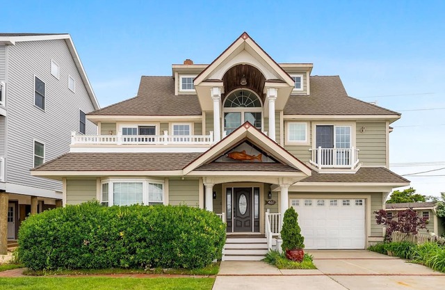Charming newly updated home in Avalon with endless views of bay and sunset