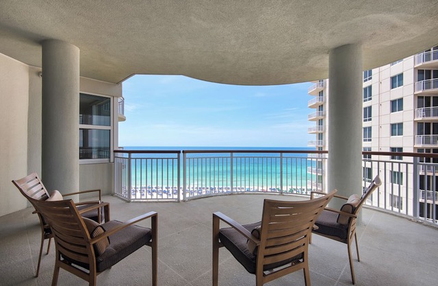 *NEW* Sleeps 6 w/Beach Chair Service/Gulf Front and Sunset Views/10th Fl