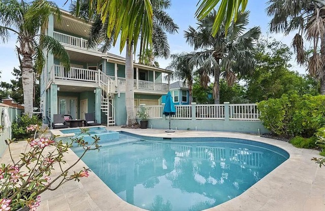 Luxury Villa w/Private Pool & Spa, Sunset View, SpaceX Launch View & Elevator
