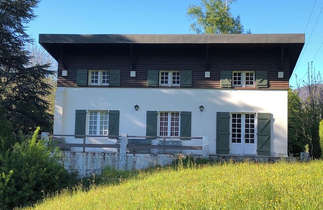 BEAUTIFUL PYRENEAN MOUNTAIN CHALET.