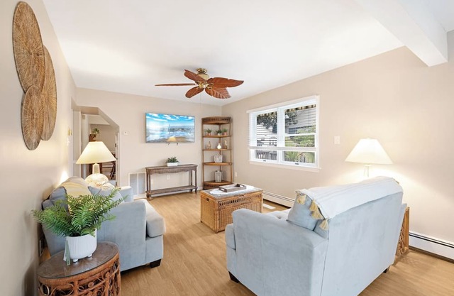 3-bedroom Beach House located 2 blocks from beach & boardwalk