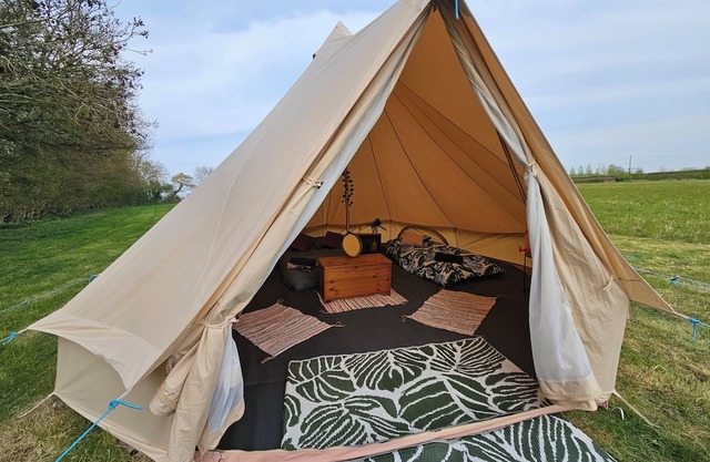 5m Bell Tents-Glamping in picturesque 6 acre feld tucked away in the countryside