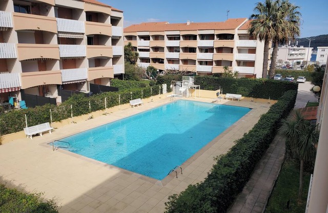 T2 Air-conditioned with swimming pool in Les Sablettes - Walking distance, Sea and Serenity