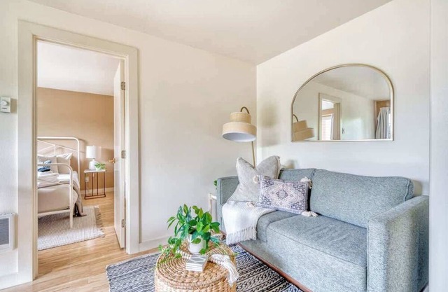Sunny Urban Oasis | Steps from OHSU & Downtown