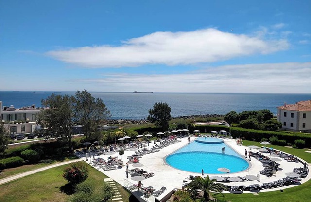 Chic hotel suite with AC and WiFi in charming Cascais