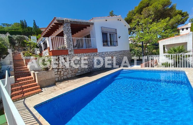 Villa sea view near the center, 3 bedrooms, swimming pool, barbecue WIFI