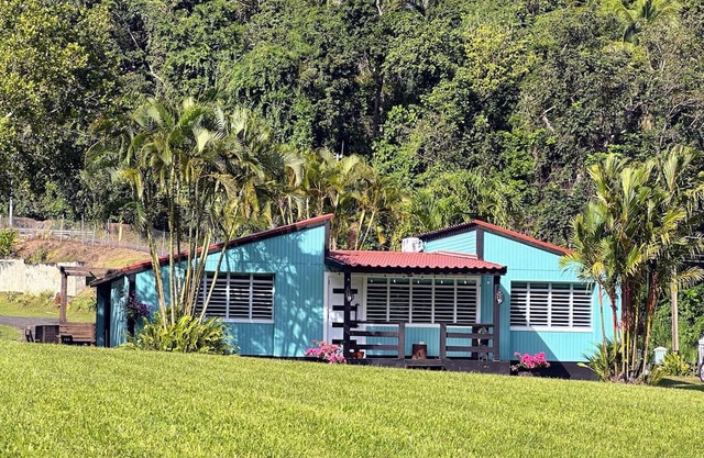 Yunque Valley! 3-bedroom chalet in La Capital del sol, Luquillo! with AC, WiFi!