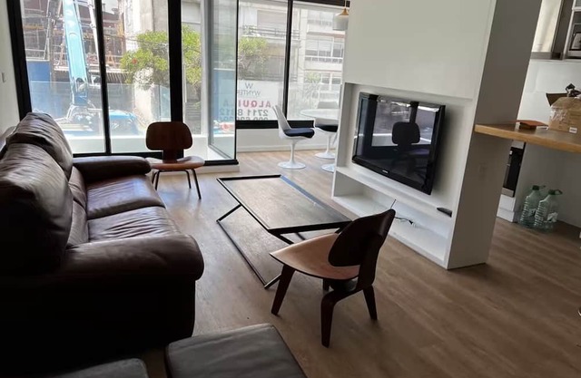Charming 2-bedroom apartment in gorgeous Montevideo with AC, WiFi