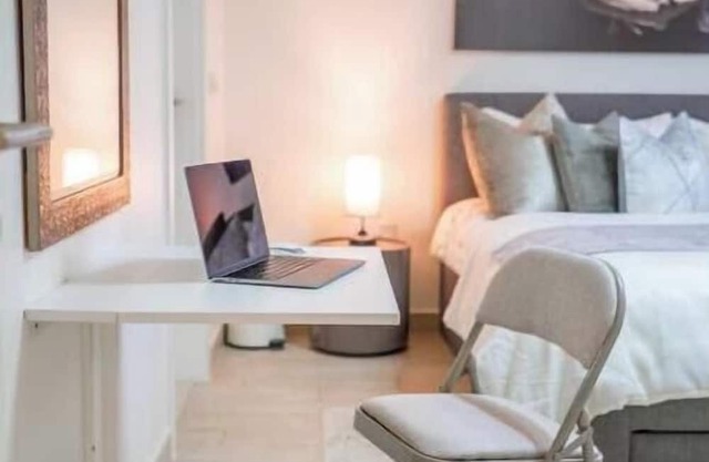 1BHK Luxury Serviced Apartment - Al Andalus JGE