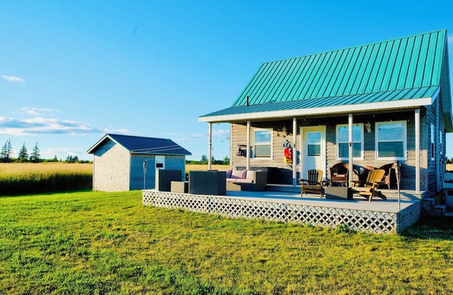 Private, relaxing seaside retreat. Fun outdoor amenities for everyone.