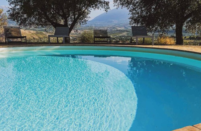Pietra Pizzuta, Country House "Gran Sasso" in the heart of Abruzzo. 1 pool