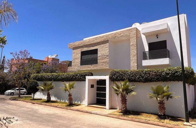 Modern Villa Close to Lhdim Square