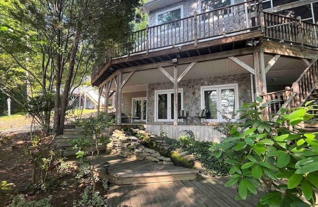 Luxury Paradise Awaits on the Lakefront