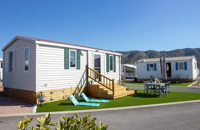 Cozy 2-bedroom private chalet with all amenities close to charming Benidorm.