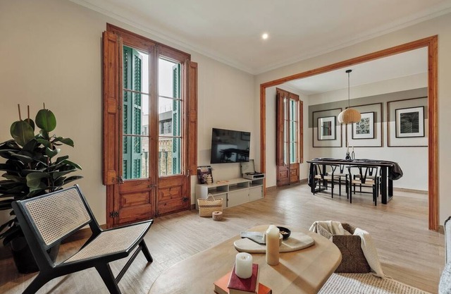 Potosi - 3 bedrooms and balcony in Eixample Dreta
