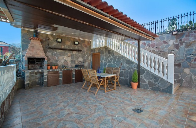Holiday Villa 'Eden El Castillejo' with Mountain Views, Wi-Fi & Air Conditioning