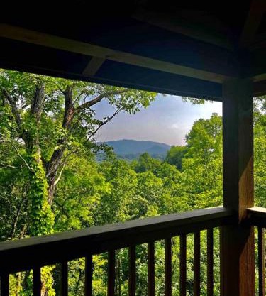 Gorgeous Smoky Mtn VIEWS! HOT TUB Amazing RATES!