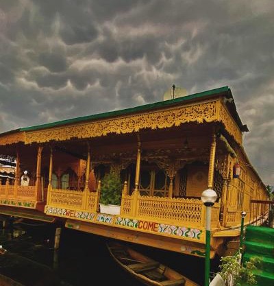 NEWMOON GROUP OF HOUSEBOATs