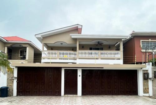 Casa Jardines Inn