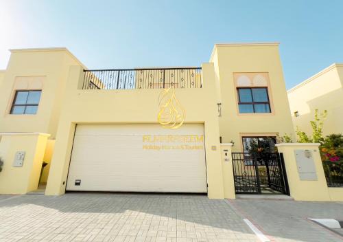 Family Oriented 4 Bedroom Villa - AL Maraseem
