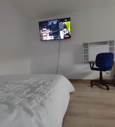 Chambre privé dans une maison avec terrasse et jardin salles de bain partagées