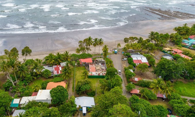 Esterillos House | Little, cozy house near to the beach.