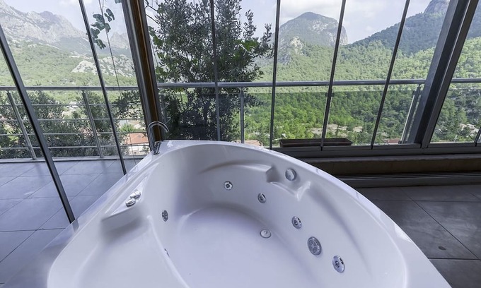 Konyaalti Apartment | Breathtaking View: 10 Min to Coast