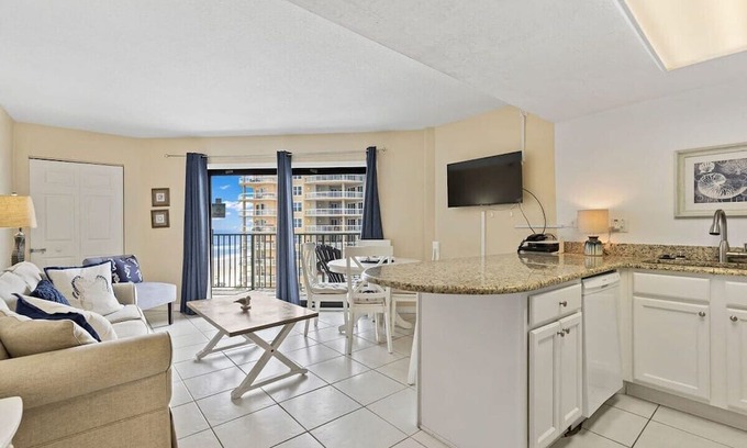 Daytona Beach Shores Condo | Seahorse Suite 907 at Sunglow Resort