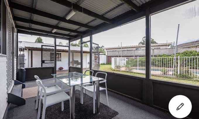 Cambridge Park House | Cosy Family Home With a Pool Kingswood Three Bedroom House