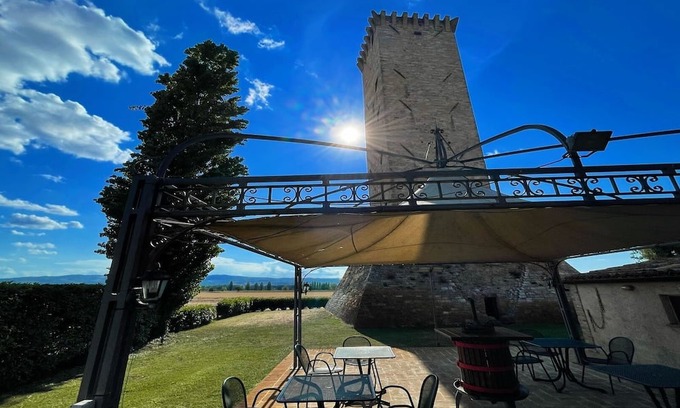 Limiti Villa | Spello By The Pool - Sleeps 11 - Fabulous Villa + Pool. All Exclusively Yours