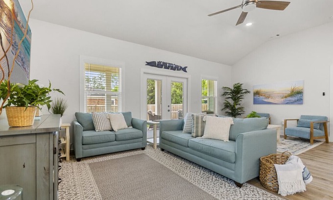 Bay Point Vista Cottage | Blue Ono Cottage w Hot Tub Near the Beach, 3 bedrms, 2 bathrms, Parking On Site