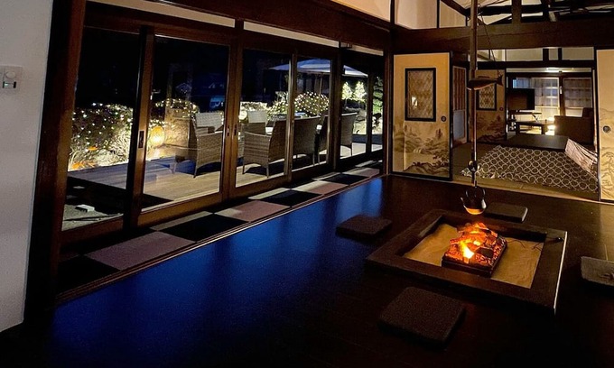 Wakamiko House | A house with a hearth surrounded by Mt Fuji and Y / Hokuto Yamanashi