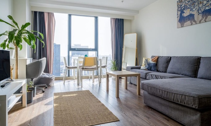 Mahmutbey Apartment | Flat w City View Wall 5 min to Mall of Istanbul