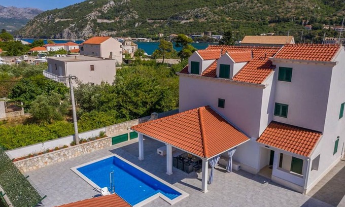 Mokosica Villa | Villa Malandra - Four Bedroom Villa, Sleeps 8